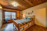 New!, Heart of Aska Adventure, Hot Tub, Mountain View Hotels near Chattahoochee-Oconee National Forest