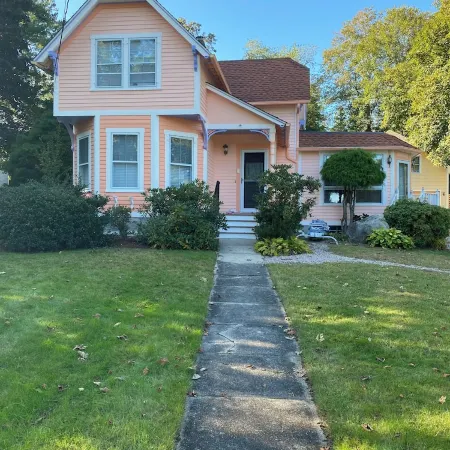 Walk to Downtown Mystic Premiere Carriage House Spacious Loft Apt—Very Private