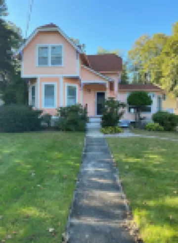 Walk to Downtown Mystic Premiere Carriage House Spacious Loft Apt—Very Private