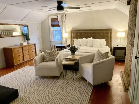 Perfect Lake House to gather with Friends and Family. Come make some memories!!