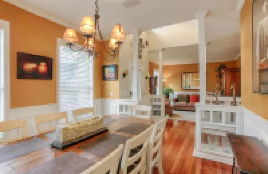 Oregon Winemakers Beautiful Colonial in Salem - Minutes to world class wineries