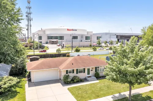 Shadow Lane Tailgate House - Newly Remodeled