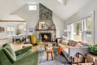 Vintage Country Home with Games, BBQ & Trails, & 20 Min to Hudson