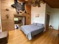 "The Dam House" Lake and River Front Home with Beautiful Sunset Views Hotels in Powell