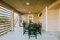 5 min Walk to Ocean, 1 Block to Dowdy Park AMAZING Location!!!!!