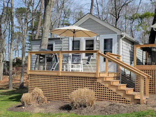 2 Bedroom Hamptons Waterfront Cottage Rental Hotels in Hampton Bays