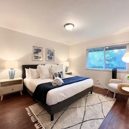 Cozy and quiet 2B/1b in Downtown