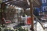 5 minute walk to Beach, Stage Fort Park, and Gloucester Promenade! Hotels in Gloucester