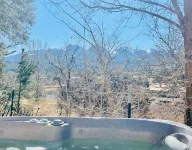 Secluded Riverfront Retreat w/hot tub & private river access