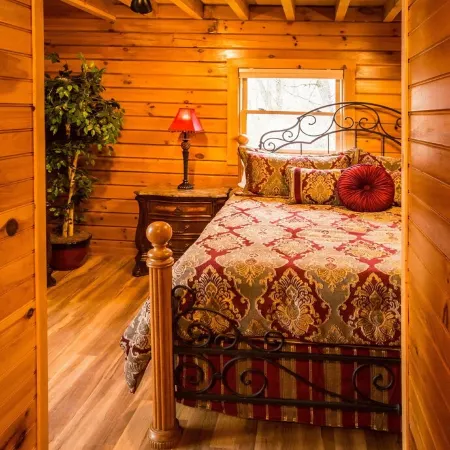 ✧ Majestic Cabin - KING bed - NO CLEANING FEE!