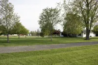 Holiday Getaway: Celebrate Dec. in Geneva & Canandaigua from Sunset Hour Cottage Hotel di Gorham