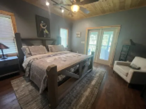 Nantahala Nook, cabin with hot tub,game room, fast wifi & mountain view