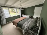 Bower by the Sea. Your home away from home. Hotels in Penneshaw