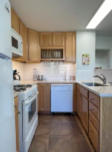 Come Stay at This Darling Cozy Cottage Right on the Creek.