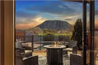 Oak Creek Oasis: Pool, Spa, Golf
