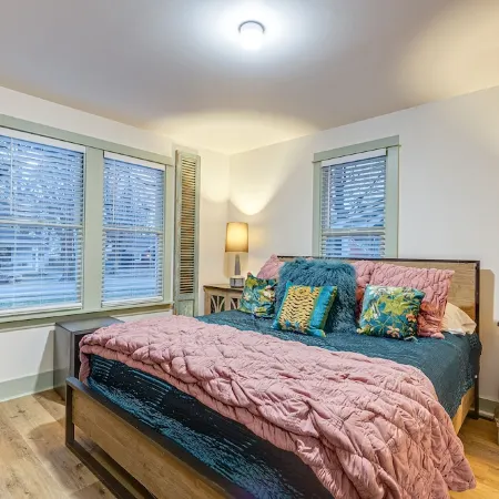Completely Renovated Historical Cottage -- Walking distance to Downtown Franklin