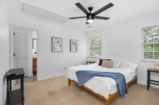 Beautiful Updated Lake House w/ private deep water dock