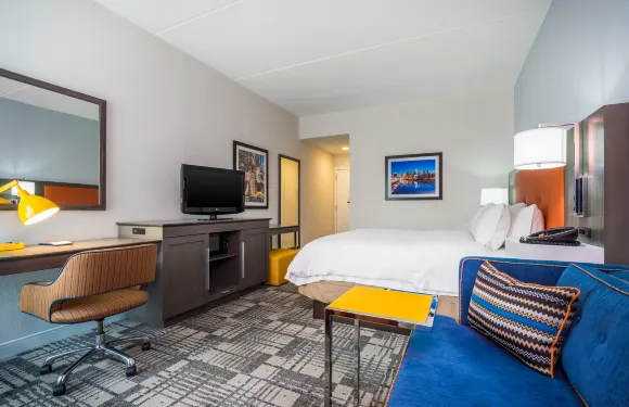 普利茅斯會議歡朋旅館