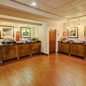 Hampton Inn Elizabeth City Отели в г. Паскуотанк