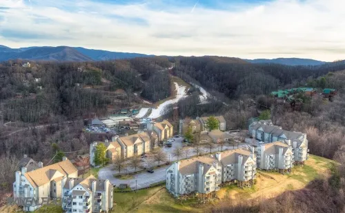 Incredible Mtn. Views, Cozy Loft, Minutes to Downtown, Indoor & Out Door Pools!