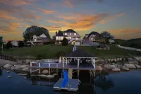 Boone Lake Haven with kayaks
