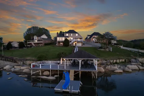 Boone Lake Haven with kayaks