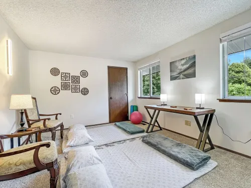 Entire home in Port Orchard, Washington with Game Room, Fire Pit and RV Parking فنادق في Parkwood