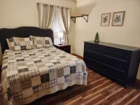 Pictured Rocks, snowmobiling, ice caves, cross-country skiing, waterfalls, more! Hotel a Chatham