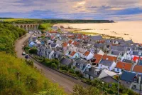 Hill Crest - cliff top cottage with stunning views of the bay.