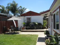Charming Vacation Flat: 5-Minute Walk to Beach!