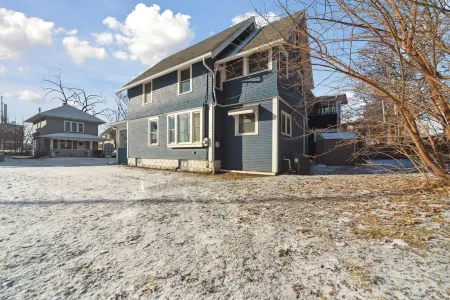 Farmhouse Living in the City Отели рядом с достопримечательностью «Christ Temple Church of Lansing»