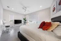 Grove Casita w/ plunge Pool, Gated, & Free Parking Hotels in Coconut Grove