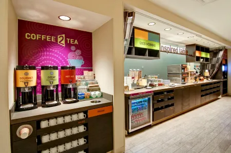 Home2 Suites by Hilton West Edmonton Отели рядом с достопримечательностью «TELUS World of Science - Edmonton»