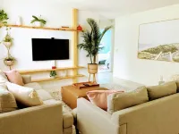 3 Bedroom 2 Bath House with pool - Close to the beach and downtown Hotels in Stuart