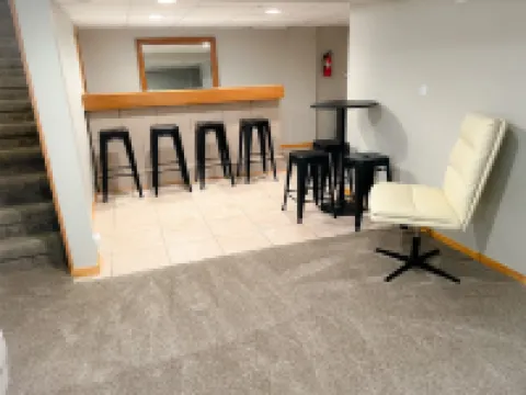 Walk to Lambeau Field! Cozy 2 Bedroom, 1 Bath.  Sleeps 8