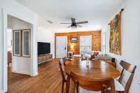 1940s Cottage - Walking Distance!