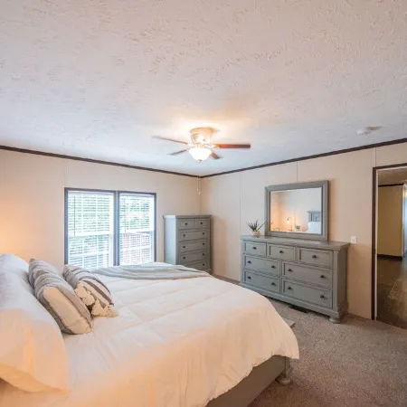 Cheerful 4 bedroom cottage on Kentucky lake