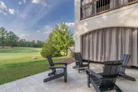 Relax in this serene environment-golf course views. Hotels in Putnam County