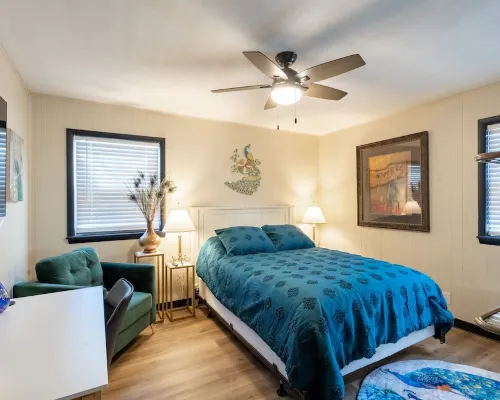 Stylish and funky, minutes away from everything NWA has to offer! Hotels in Springdale