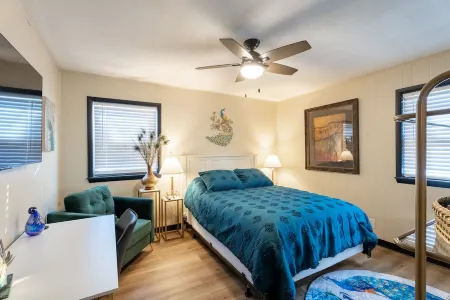 Stylish and funky, minutes away from everything NWA has to offer!