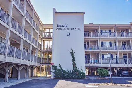 BEAUTIFUL Condo in the Perfect Location