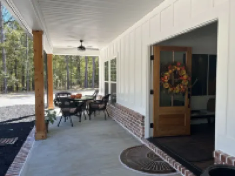 Cottage near Elijah State Park, Savannah Lakes Village, Baker and Hickory Knob.