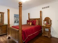 3 acre Lake, Farm Animals Petting Zoo, Horses and Horseback Riding, Room to roam Hotels in Lincoln Township