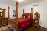 3 acre Lake, Farm Animals Petting Zoo, Horses and Horseback Riding, Room to roam