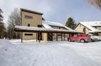 1-Bedroom Aspens Condo with Fireplace Hotels in 