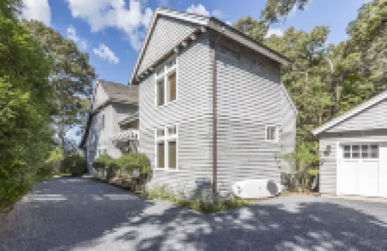 East Hampton: Chic 4 bed, Water Views, Walk to Beach, 5 min drive to Amagansett