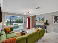 Wiltons Garden Getaway. Walk to Wilton Dr. BBQ