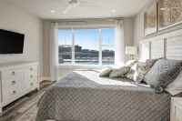 New! First Floor Pool Side PK Lake Luxury Condo - Hot Tub, FirePit, Gym, Laundry