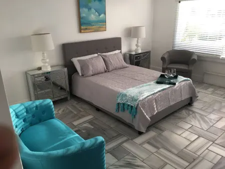 Beach studio with pool 200 meters from the beach