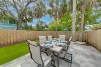 Beach, restaurants, shopping and near Mayo Clinic!